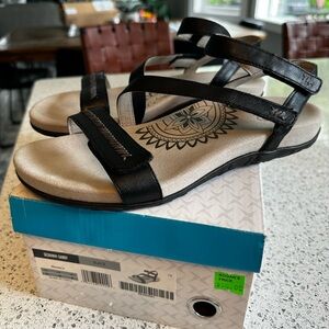 aetrex black sandals
